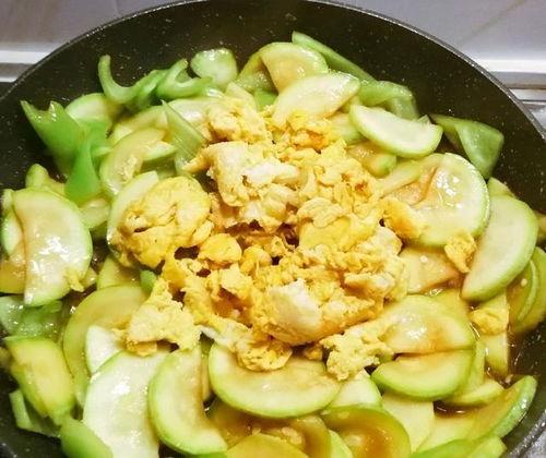 鹅蛋炒茭瓜可以吃吗视频,鹅蛋炒茭瓜,简单易学营养满分